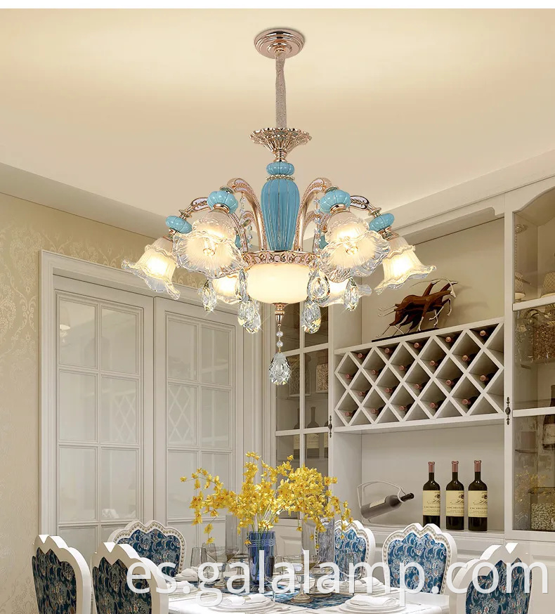 Elegante candelabro de cerámica francesa para el ambiente del comedor